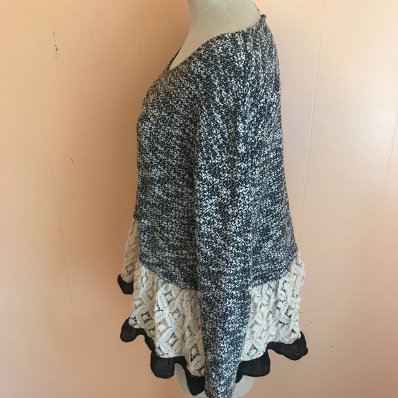 Boutique bought light sweater with ruffles & lace - Picture 4 of 7